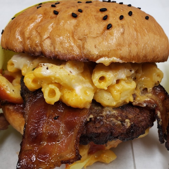 Smoked Mac Bacon Burger