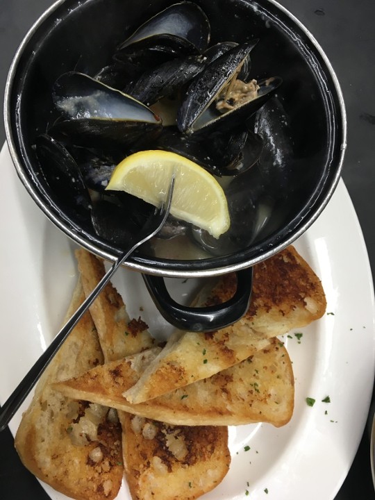 Pot Steamed Mussels