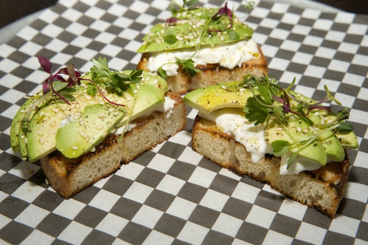 AVOCADO & BURRATA TOAST