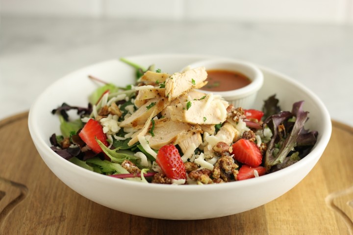 Strawberry Salad with Grilled Chicken (Ind.)