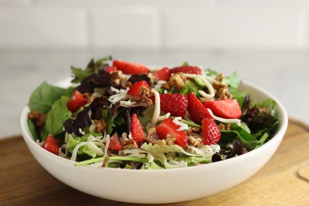 Strawberry & Praline Salad (Family)