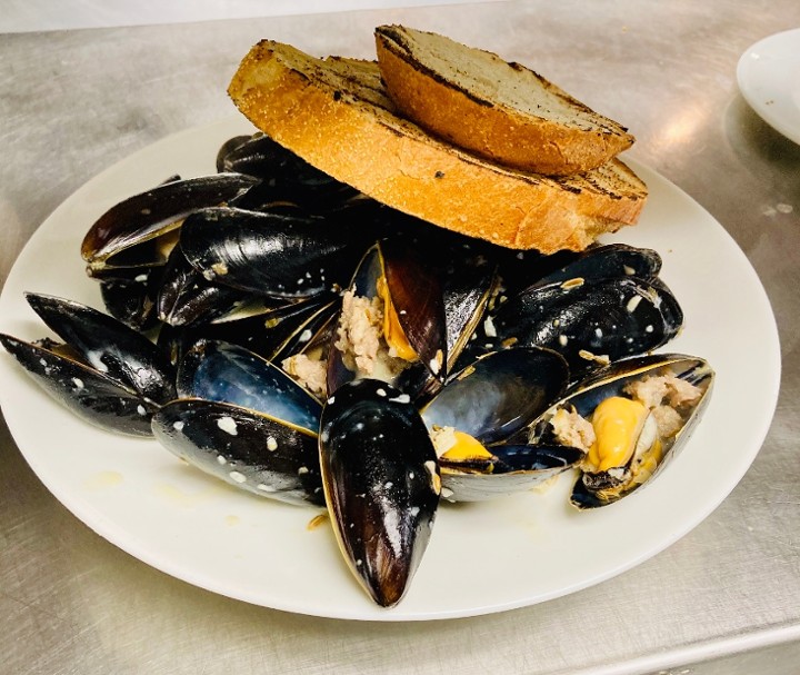 SAUTÉED MUSSELS