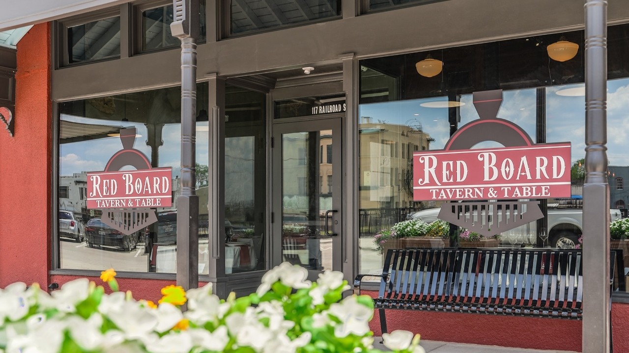 Red Board Tavern & Table