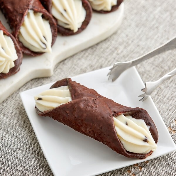 1 PIECE CHOCOLATE CANNOLI