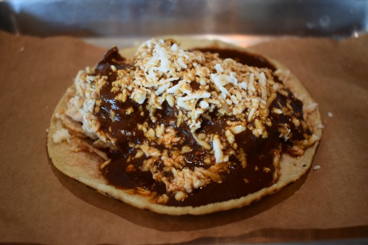 POLLO CON MOLE TACO