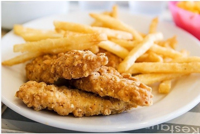 CHICKEN TENDERS/ NINOS $8.99