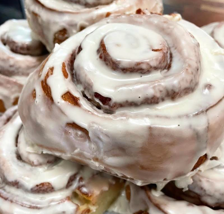 HOLIDAY Classic Cinnamon Rolls