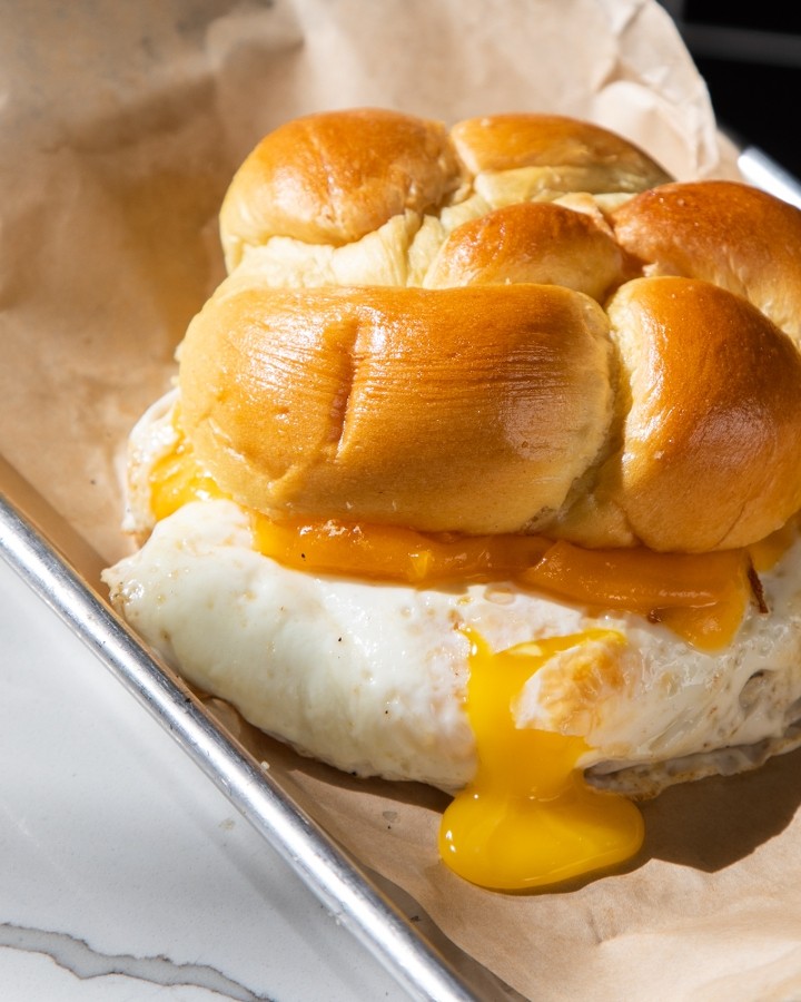 EGG AND CHEESE SANDWICH