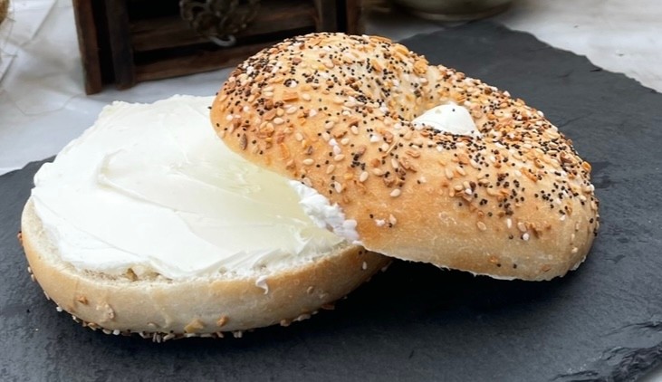 Bagel w/ Plain Cream Cheese