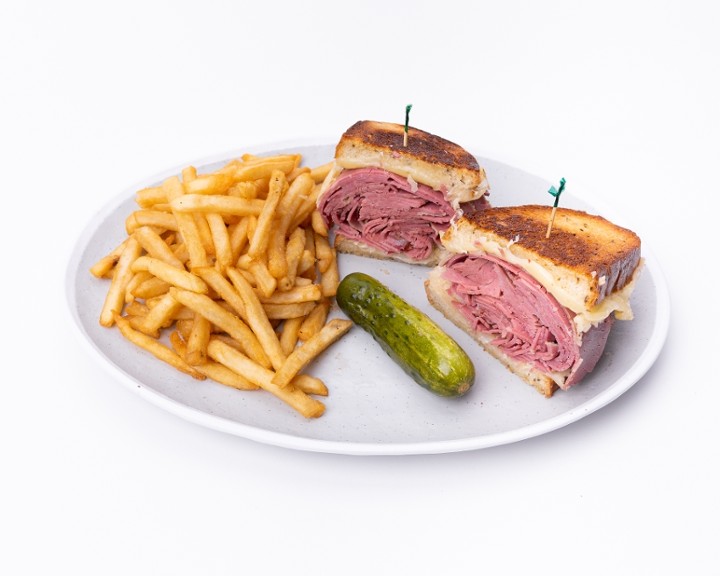 CORNED BEEF REUBEN