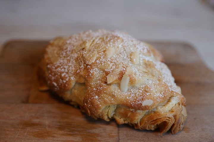 ALMOND CROISSANT