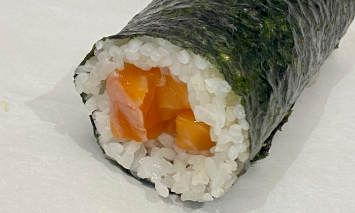 SALMON HAND ROLL