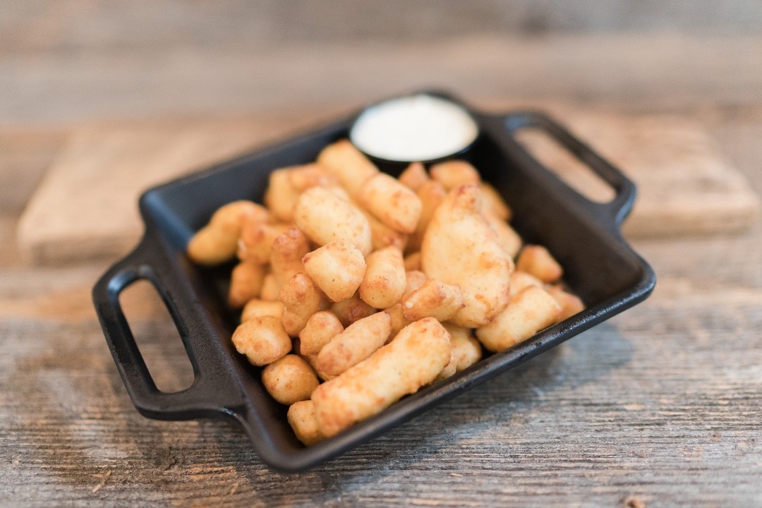 white cheddar cheese curds