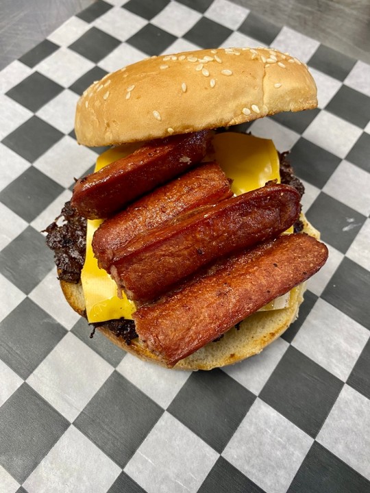 Bulldog Burger w/Smash Sauce & Hotdog