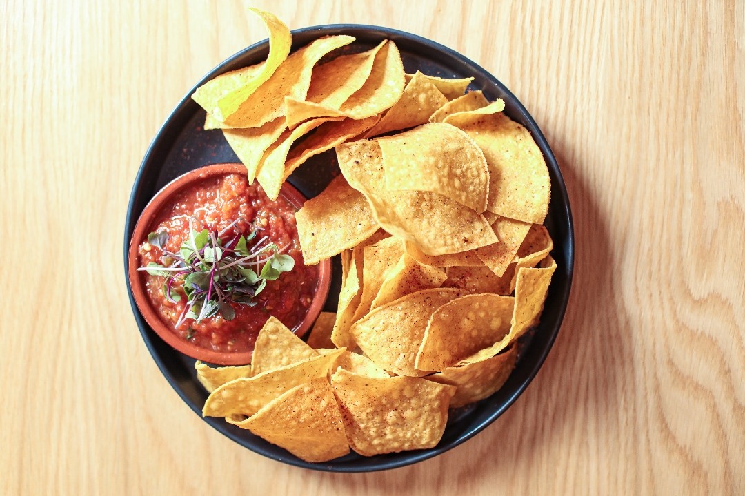 Salsa Roja & Chips