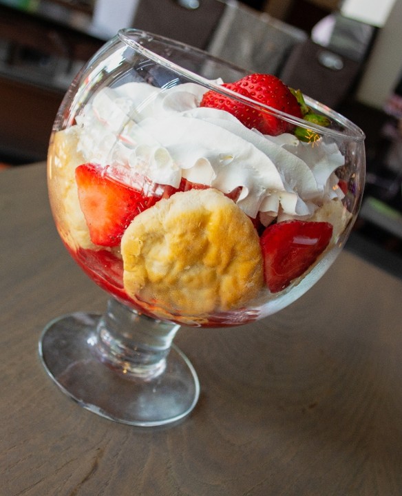 Uccello's Famous Grand Strawberry Shortcake*