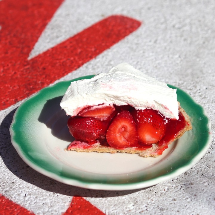 Strawberry Cream Pie (Slice)