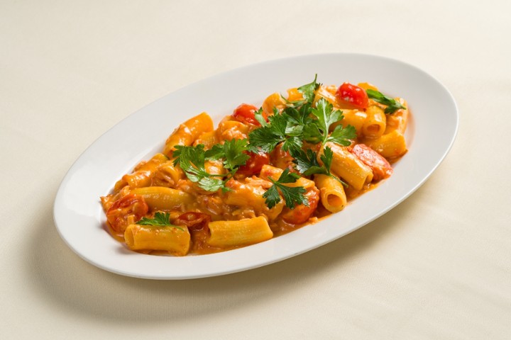 Rigatoni al Salmone