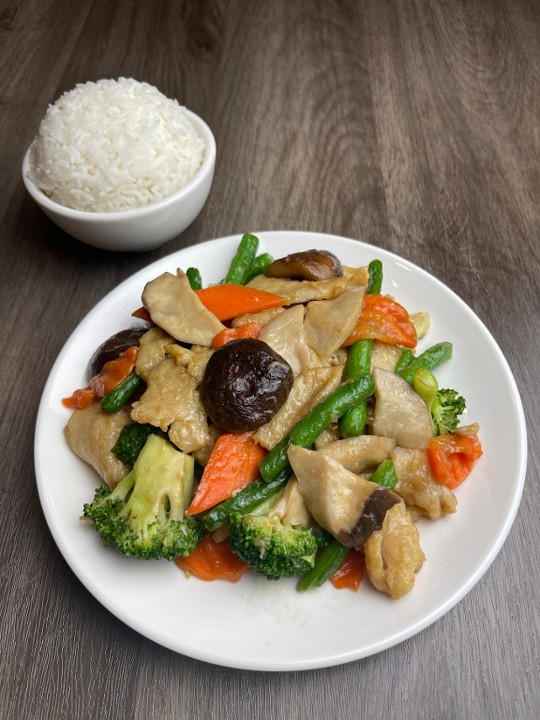 素菜菇片炒雞球 Chicken with Mushrooms & Vegetables