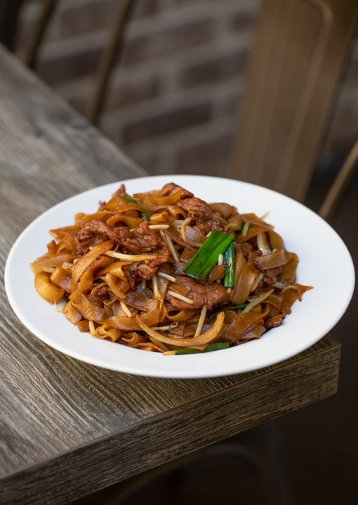 干炒牛河 Hong Kong Rice Noodles with Beef