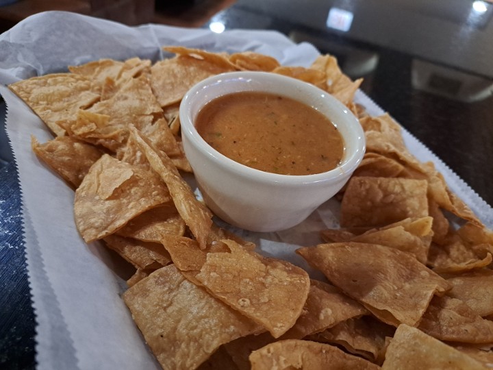 Red Salsa With Chips