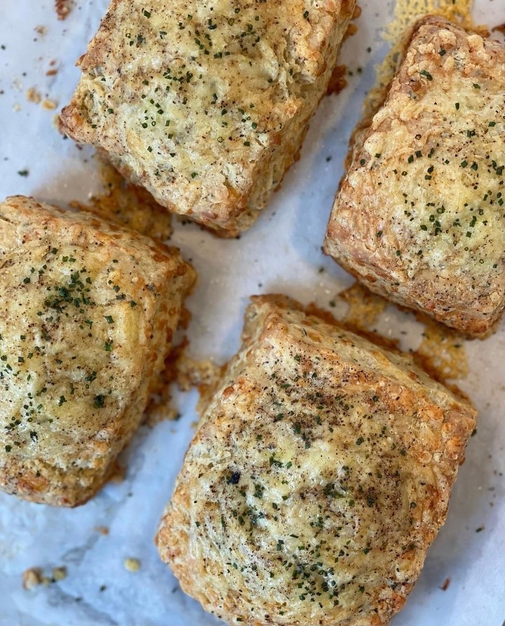 Cheddar-Chive Biscuit