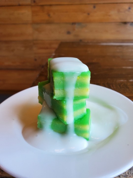 Steamed Layer Cake (pandan & mung bean)