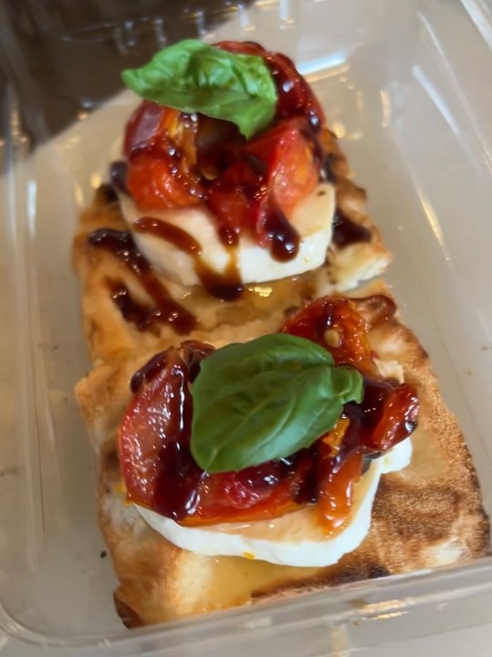 1. BRUSCHETTA CAPRI (2 pc)