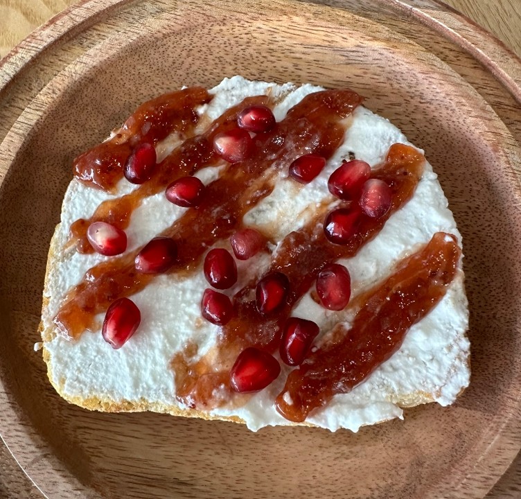The Pom-Berry Toast (2 slices)