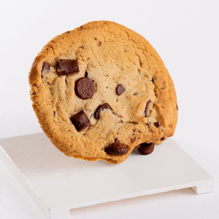 Jumbo Chocolate Chip Cookie