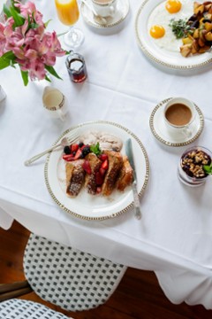 Three Daughters Kitchen & Cocktails at the Saratoga Arms Hotel