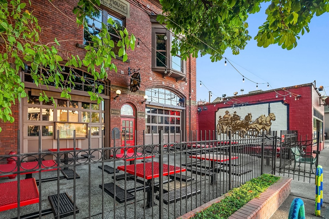 E9 Firehouse & Gastropub 611 North Pine Street