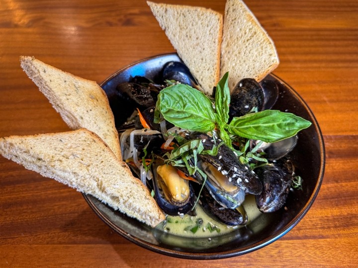 Sake Steamed Mussels