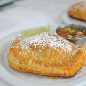 Empanada de Corn & Cheese