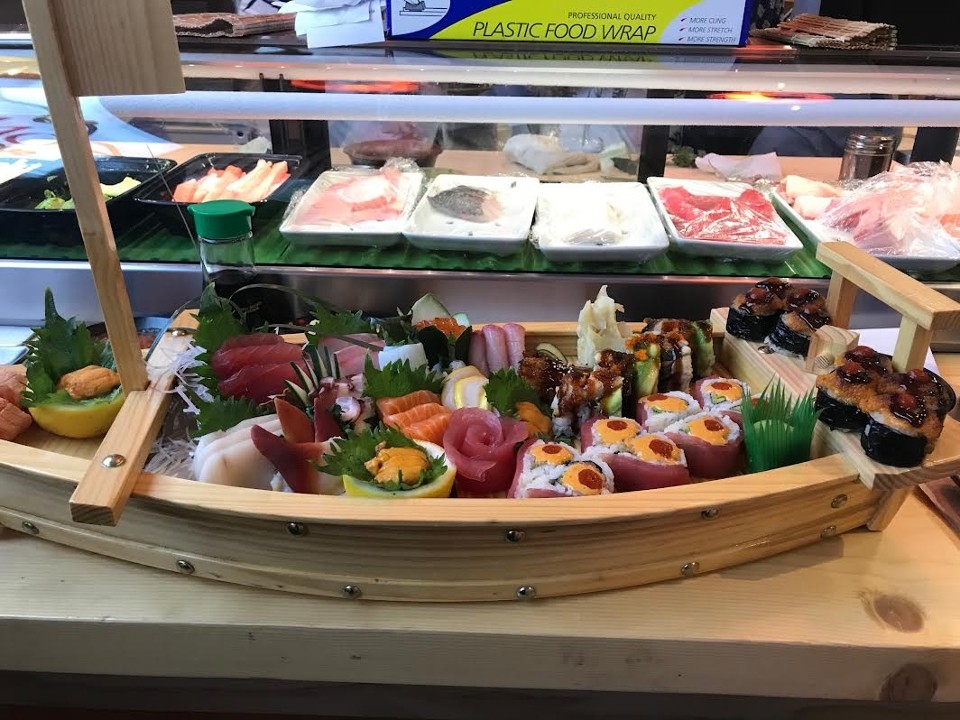 Oishii Sushi Boat