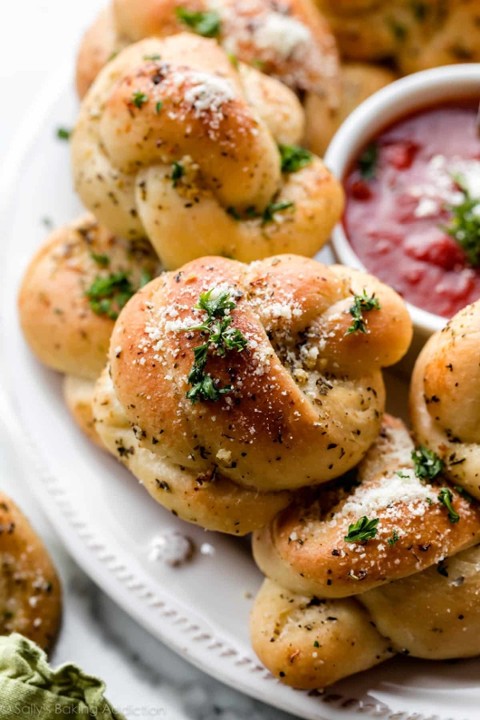 Garlic Knots (6-7 pc)