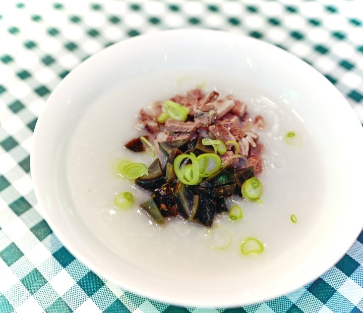 Small Pk w. Preserved Egg Congee (小)皮蛋瘦肉粥
