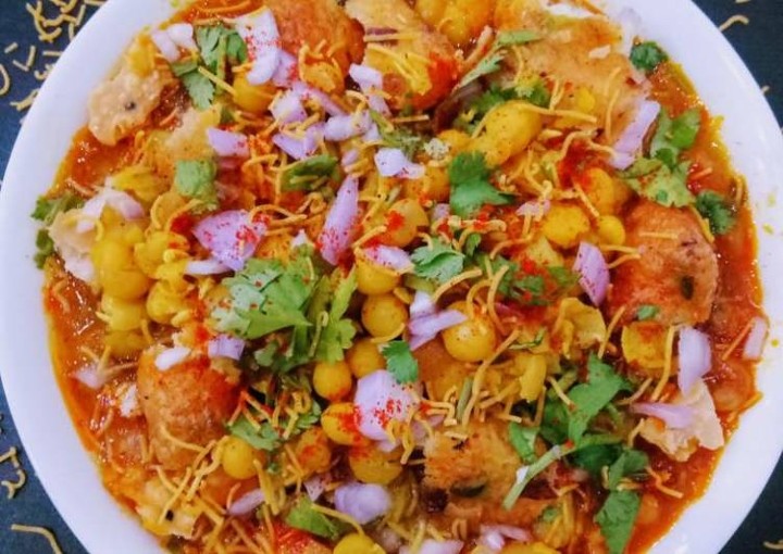 ALOO TIKKI CHAAT