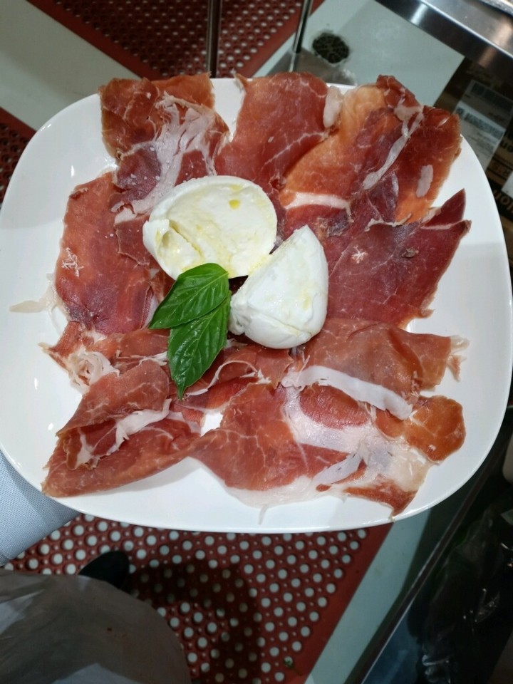 crudo ham and buffalo mozzarella PLATE