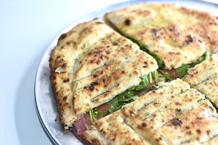 Focaccia Con Crudo e Stracchino