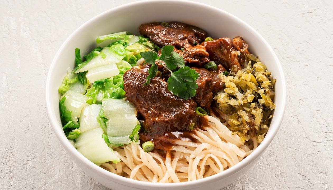 50. Beef Stew Dry Noodles 紅燒牛肉乾麵