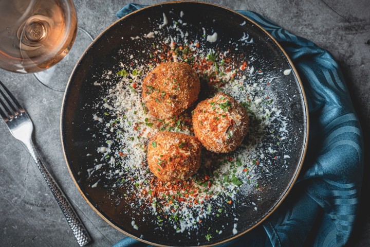 Sriracha Mac N Cheese Balls