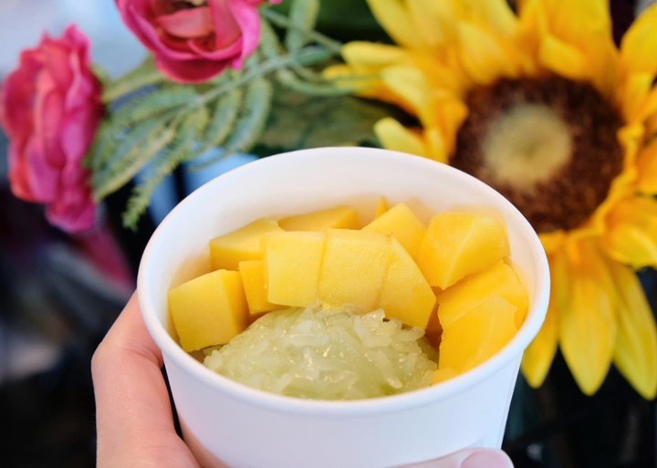 Mango with pandan sticky rice