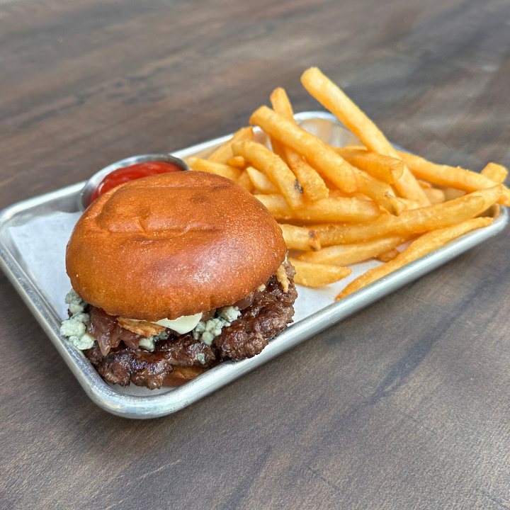 Blue Cheese Burger, Caramelizen Onions, Gorgonzola, Barbecue, Aioli & Fries