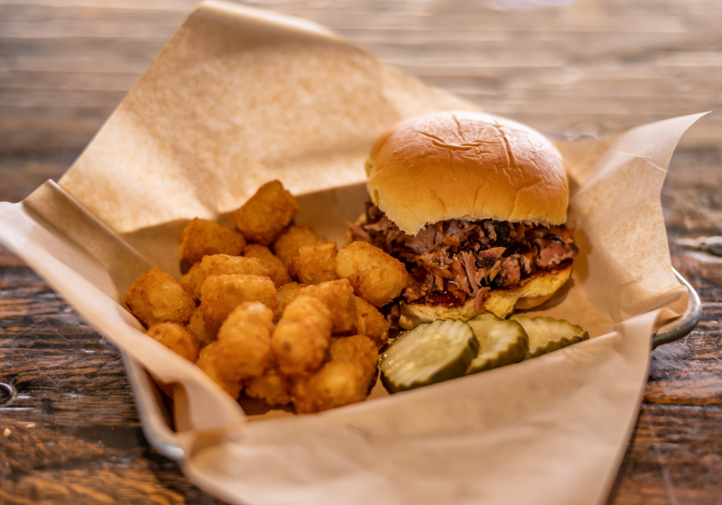 Lunch Pulled Pork & Tots