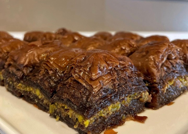 CHOCOLATE WITH PISTACHO baklava