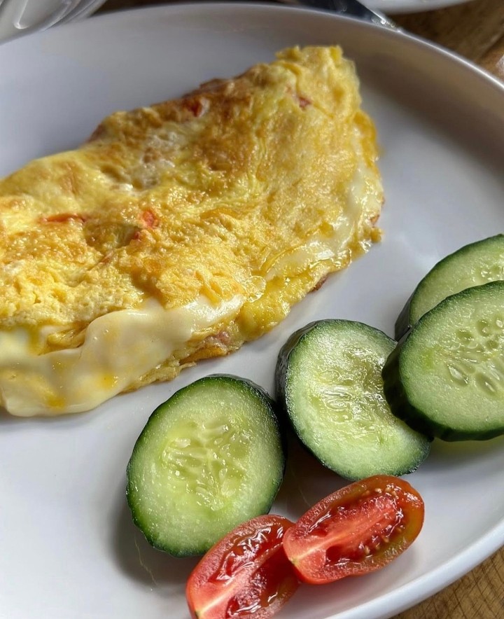 TOMATO AND CHEESE omelet