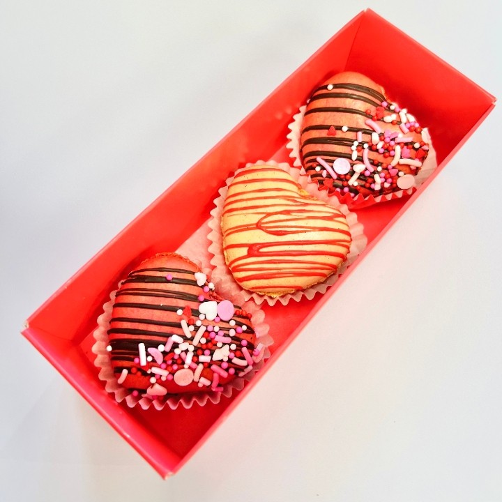 Heart-Shaped Valentine's Macaron Gift Box (3)