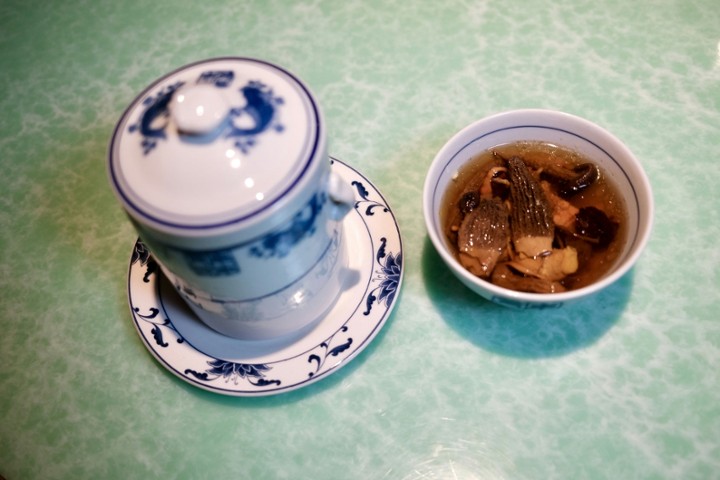 Chicken Soup with Morel Mushrooms  菌茸鸡汤