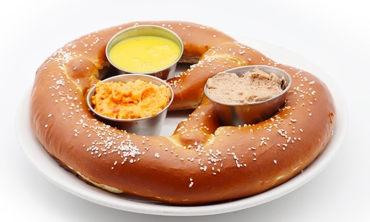 Jumbo Salted Pretzel